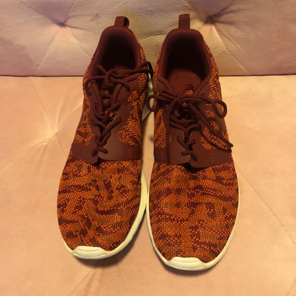 Nike Roshe Athletic Shoes